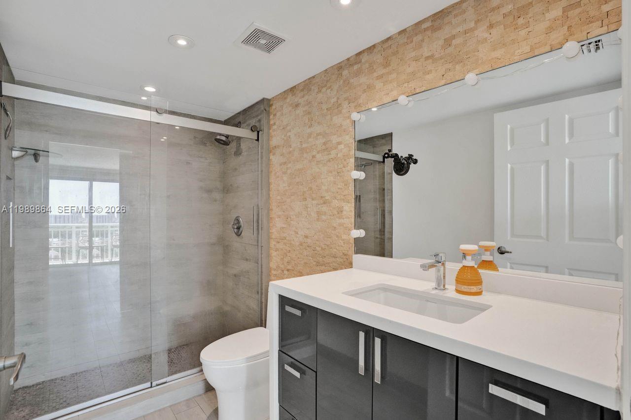 3000 Coral Way #1114 Miami, FL 33145