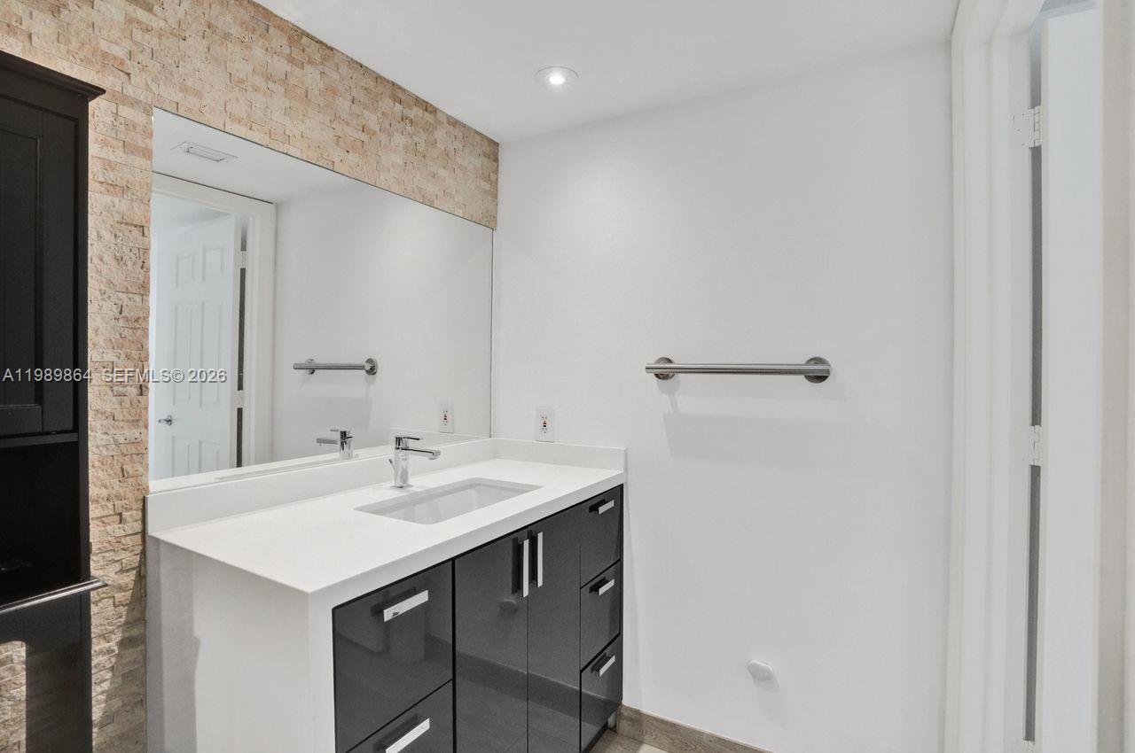 3000 Coral Way #1114 Miami, FL 33145