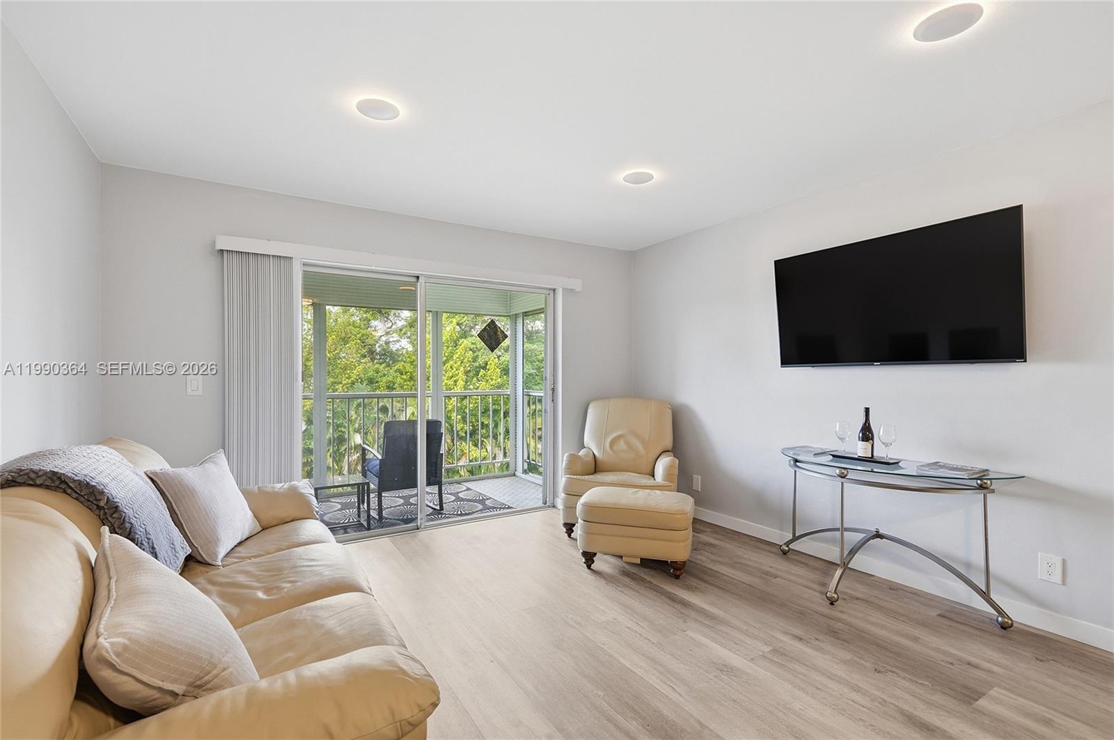 1200 Hillcrest Ct #306 Hollywood, FL 33021