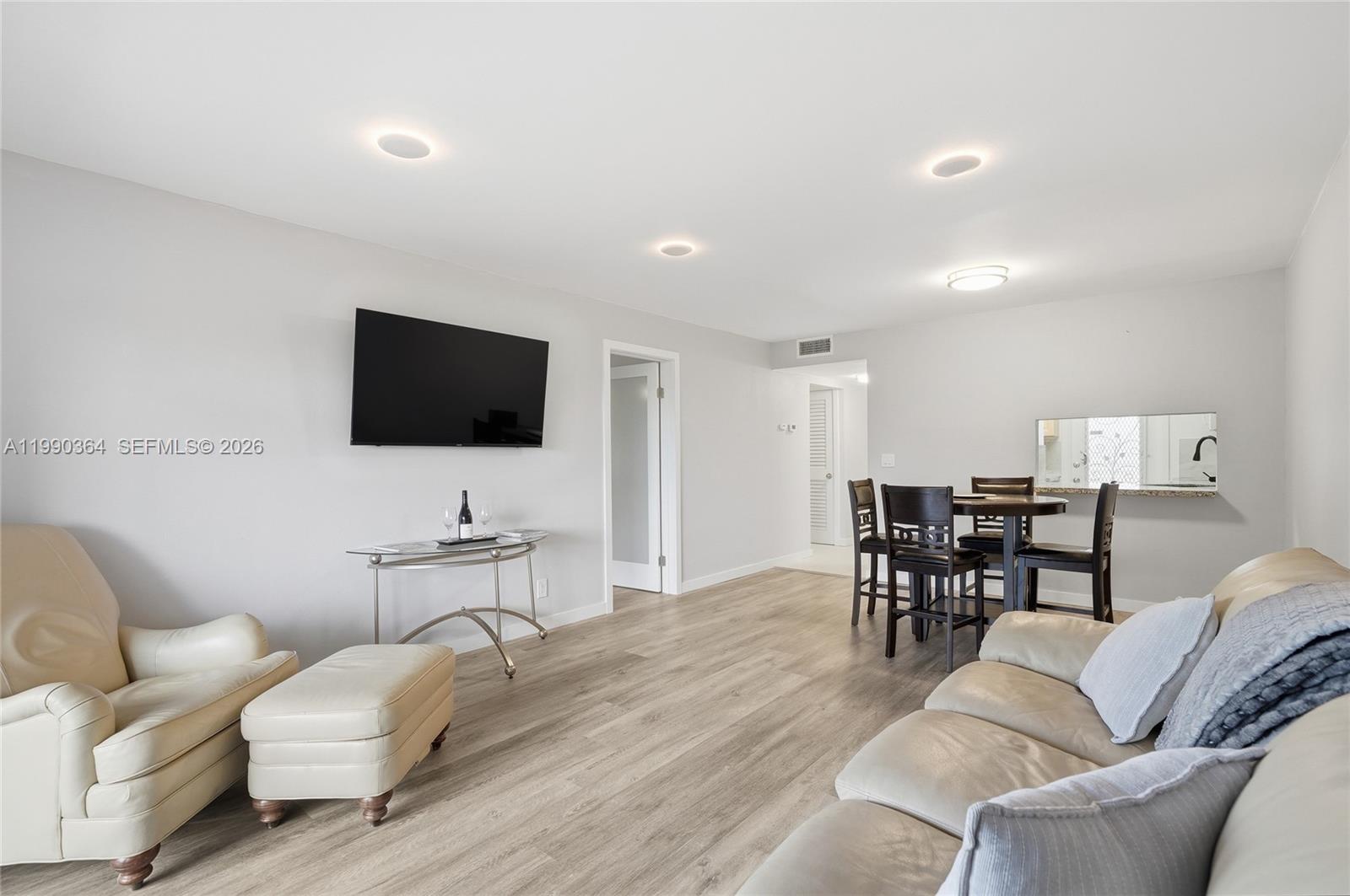 1200 Hillcrest Ct #306 Hollywood, FL 33021