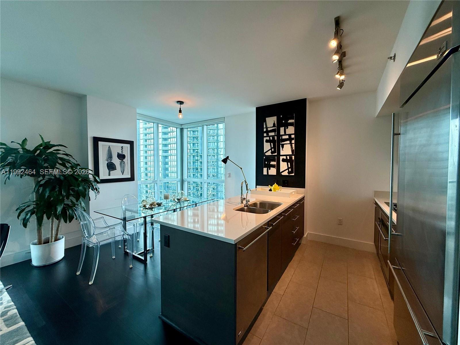 image 500 Brickell West10