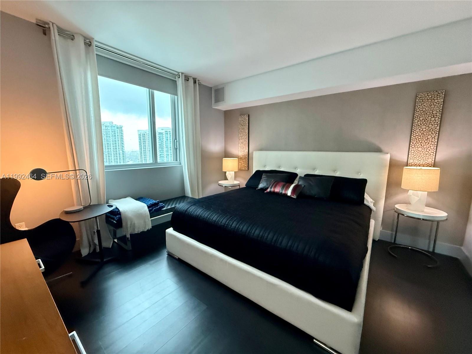 image 500 Brickell West12