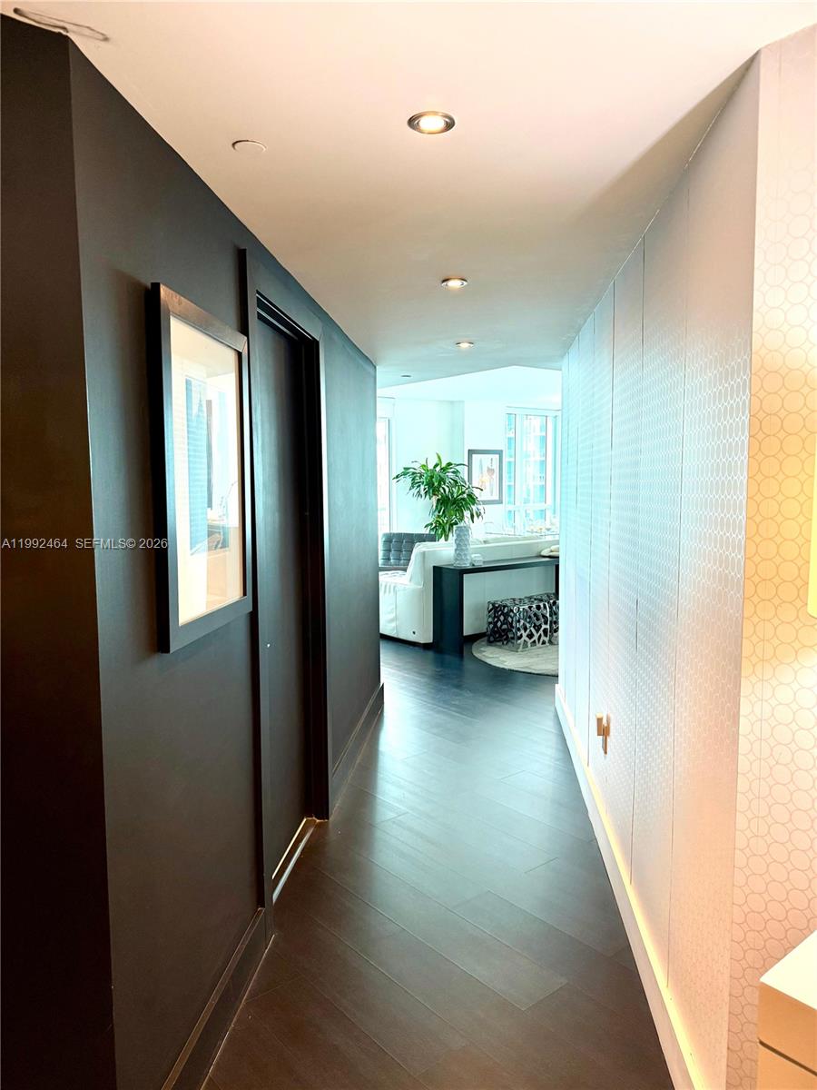 image 500 Brickell West3