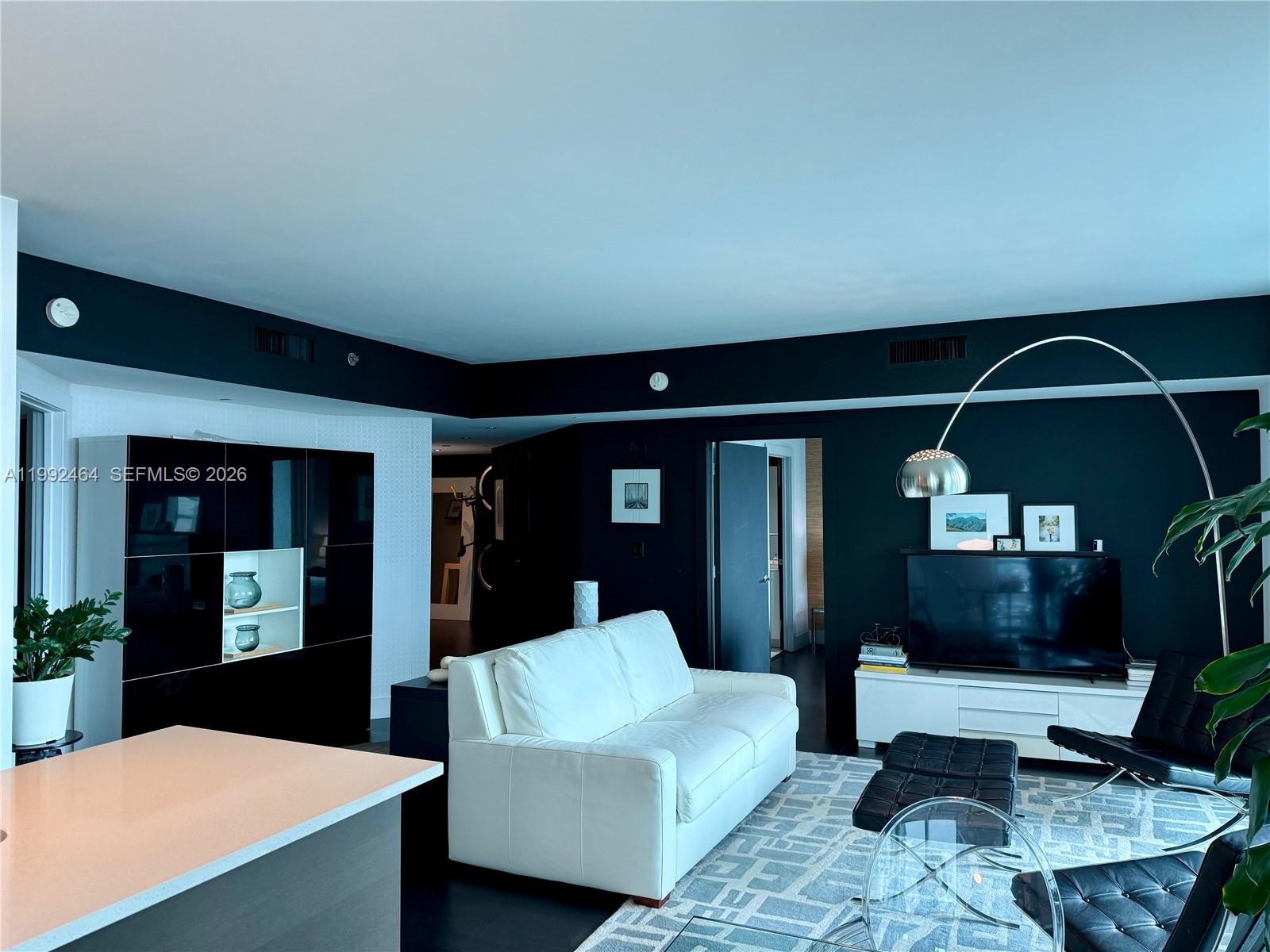 image 500 Brickell West4