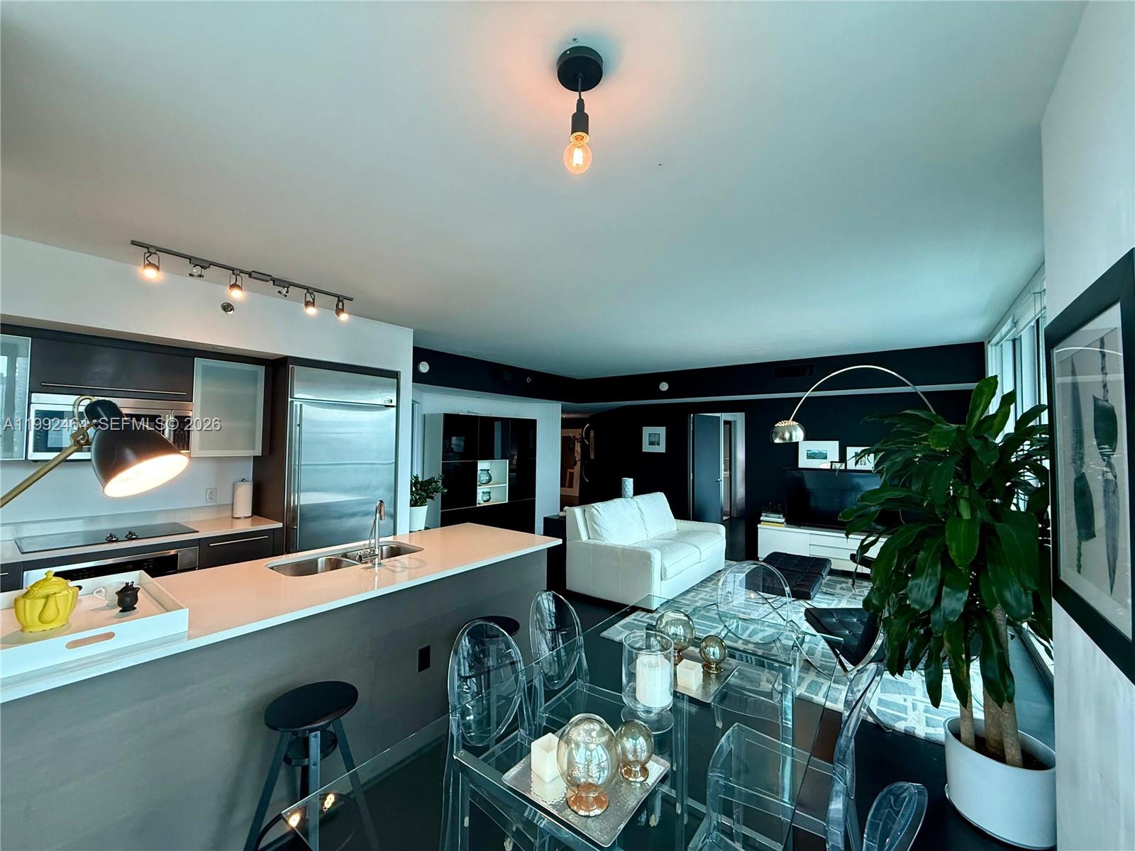 image 500 Brickell West8