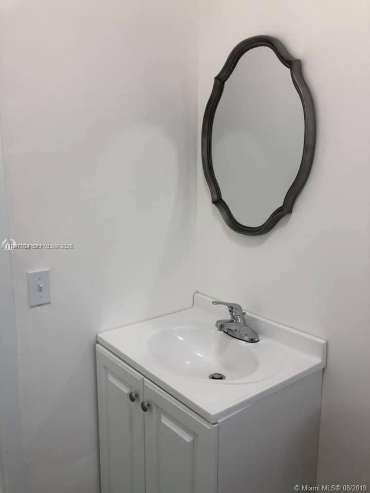 2246 W 74th St #202-10 Hialeah, FL 33016