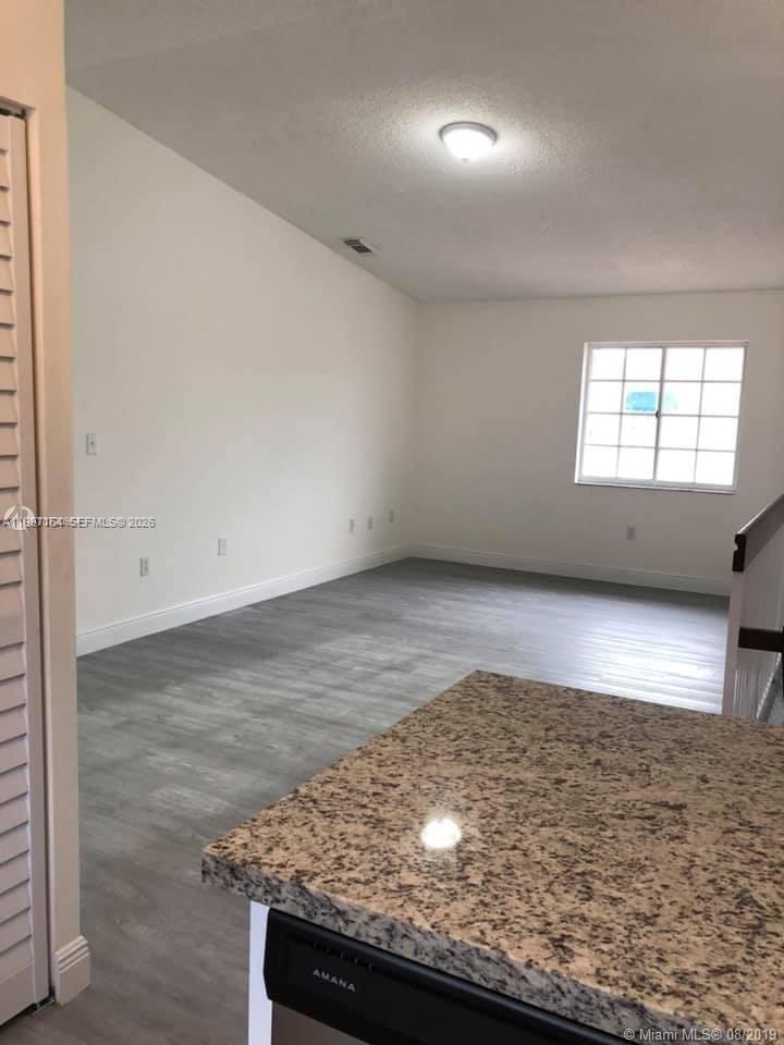 2246 W 74th St #202-10 Hialeah, FL 33016