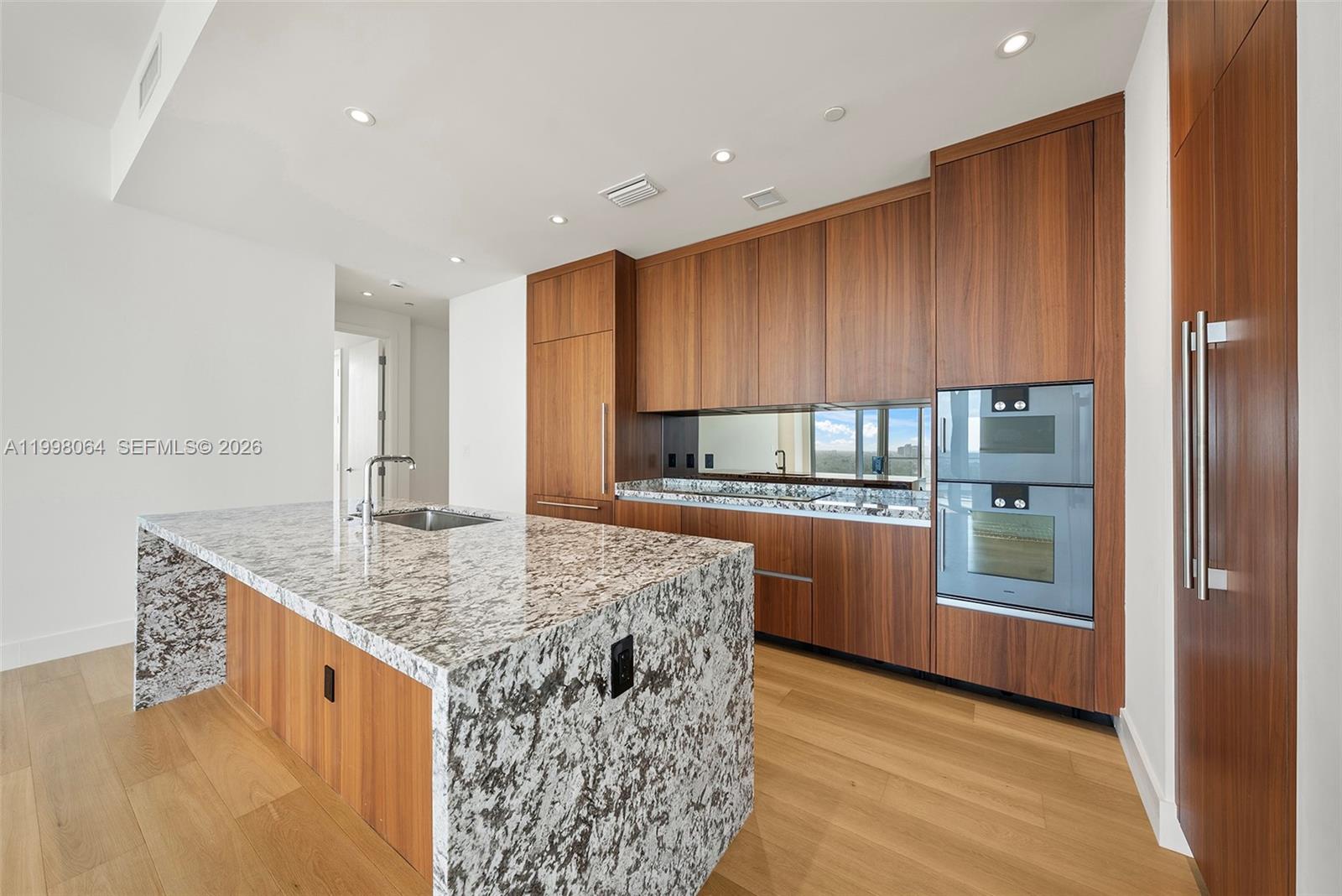 175 SE 25th Rd #2003 Miami, FL 33129