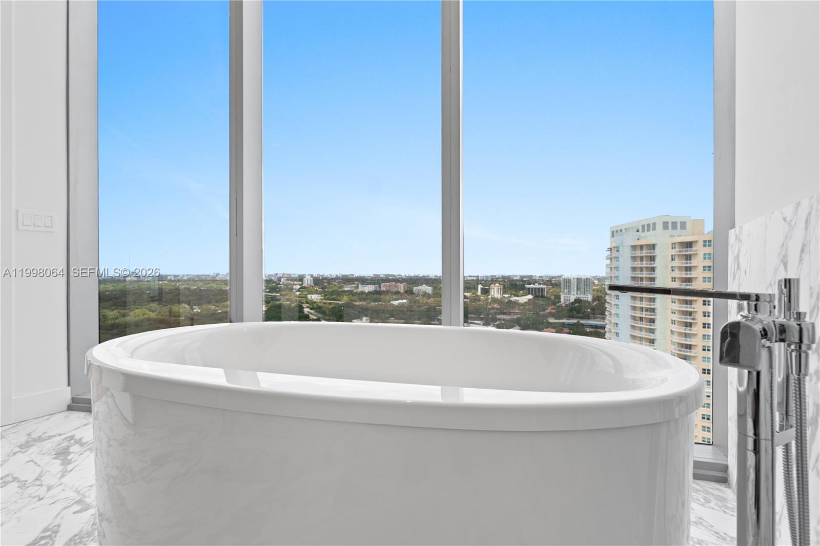 175 SE 25th Rd #2003 Miami, FL 33129