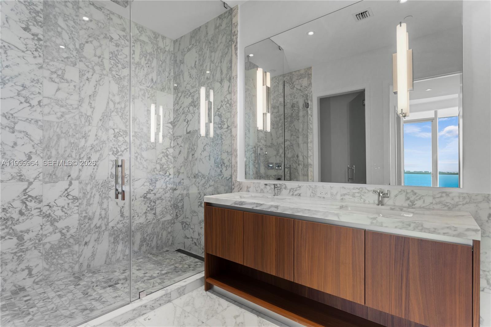 175 SE 25th Rd #1501 Miami, FL 33129