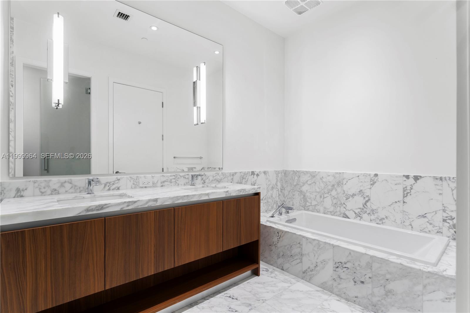 175 SE 25th Rd #1501 Miami, FL 33129