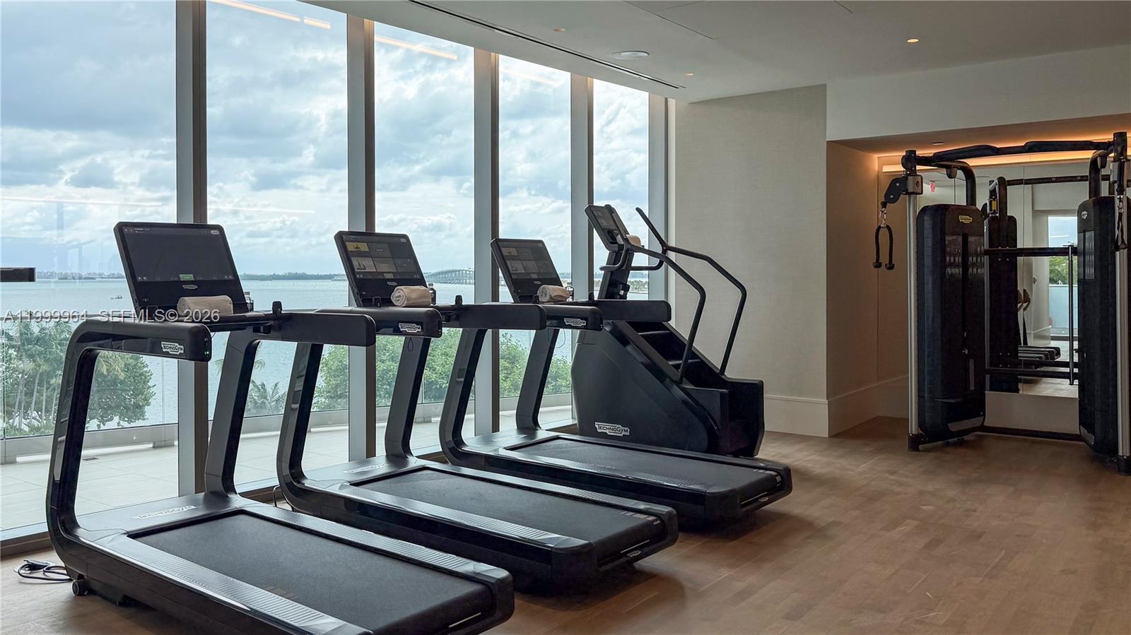 175 SE 25th Rd #1501 Miami, FL 33129