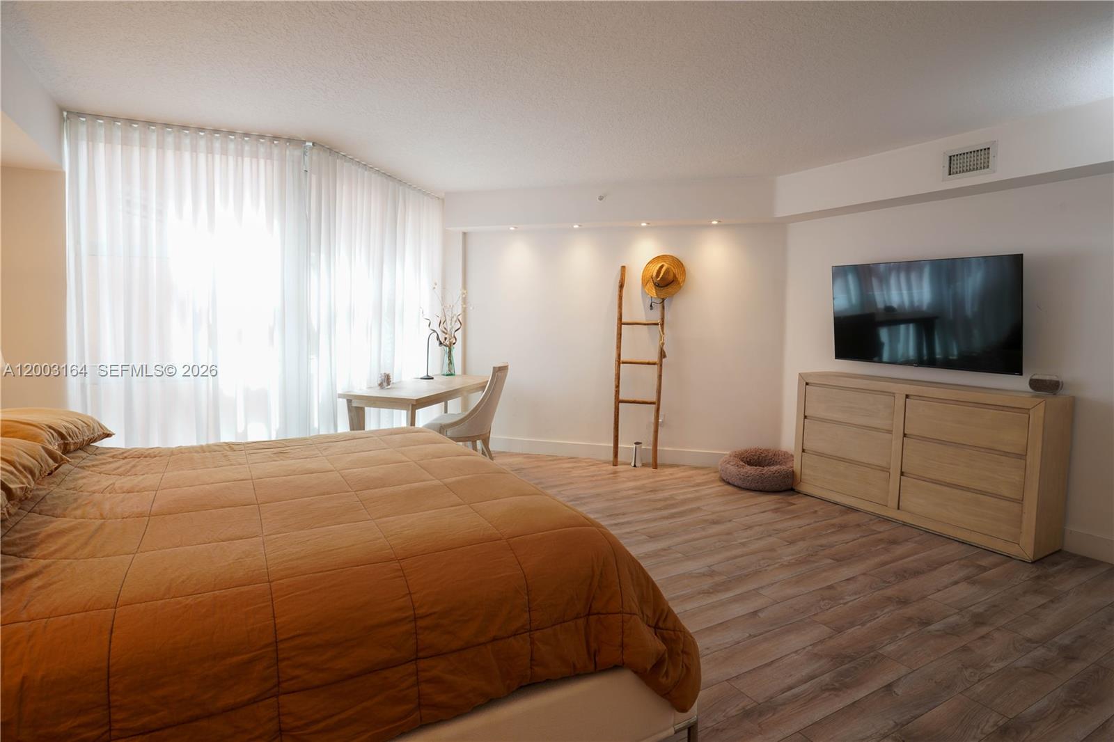 3370 Hidden Bay Dr #213 Aventura, FL 33180