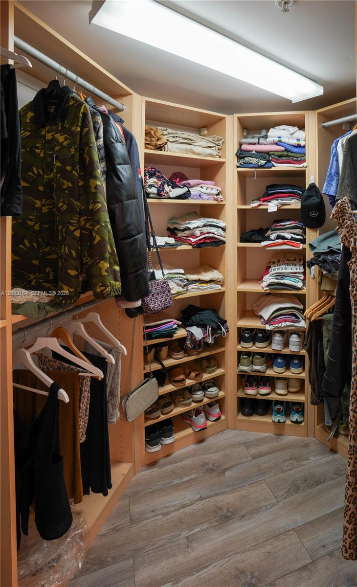 3370 Hidden Bay Dr #213 Aventura, FL 33180