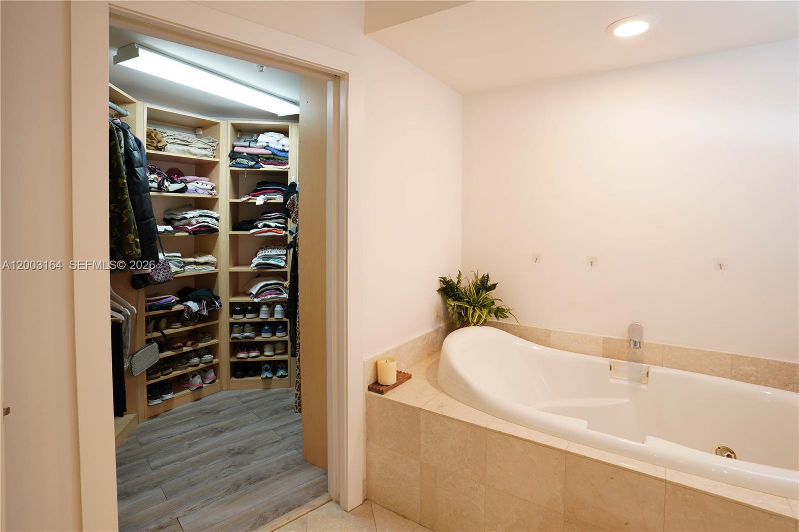 3370 Hidden Bay Dr #213 Aventura, FL 33180