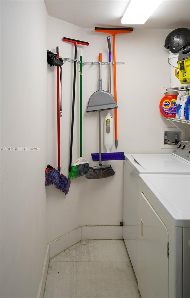 3370 Hidden Bay Dr #213 Aventura, FL 33180