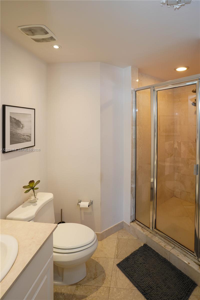 3370 Hidden Bay Dr #213 Aventura, FL 33180