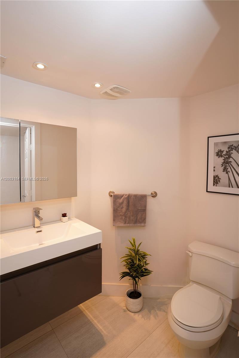 3370 Hidden Bay Dr #213 Aventura, FL 33180