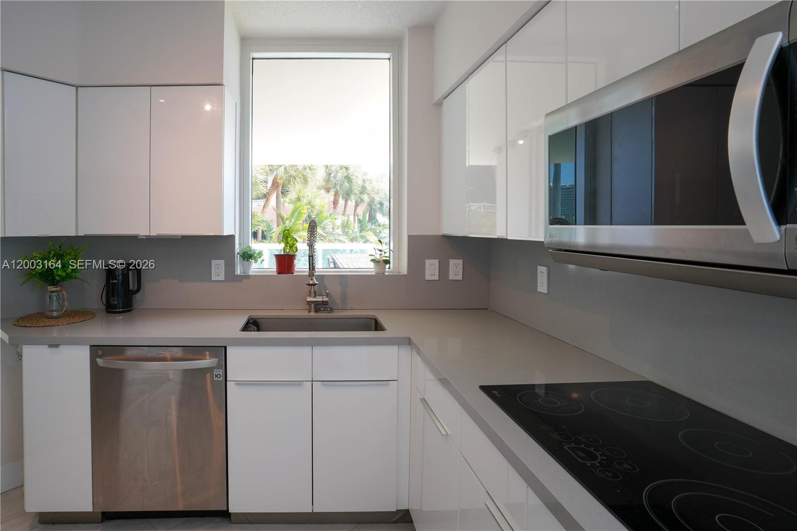 3370 Hidden Bay Dr #213 Aventura, FL 33180