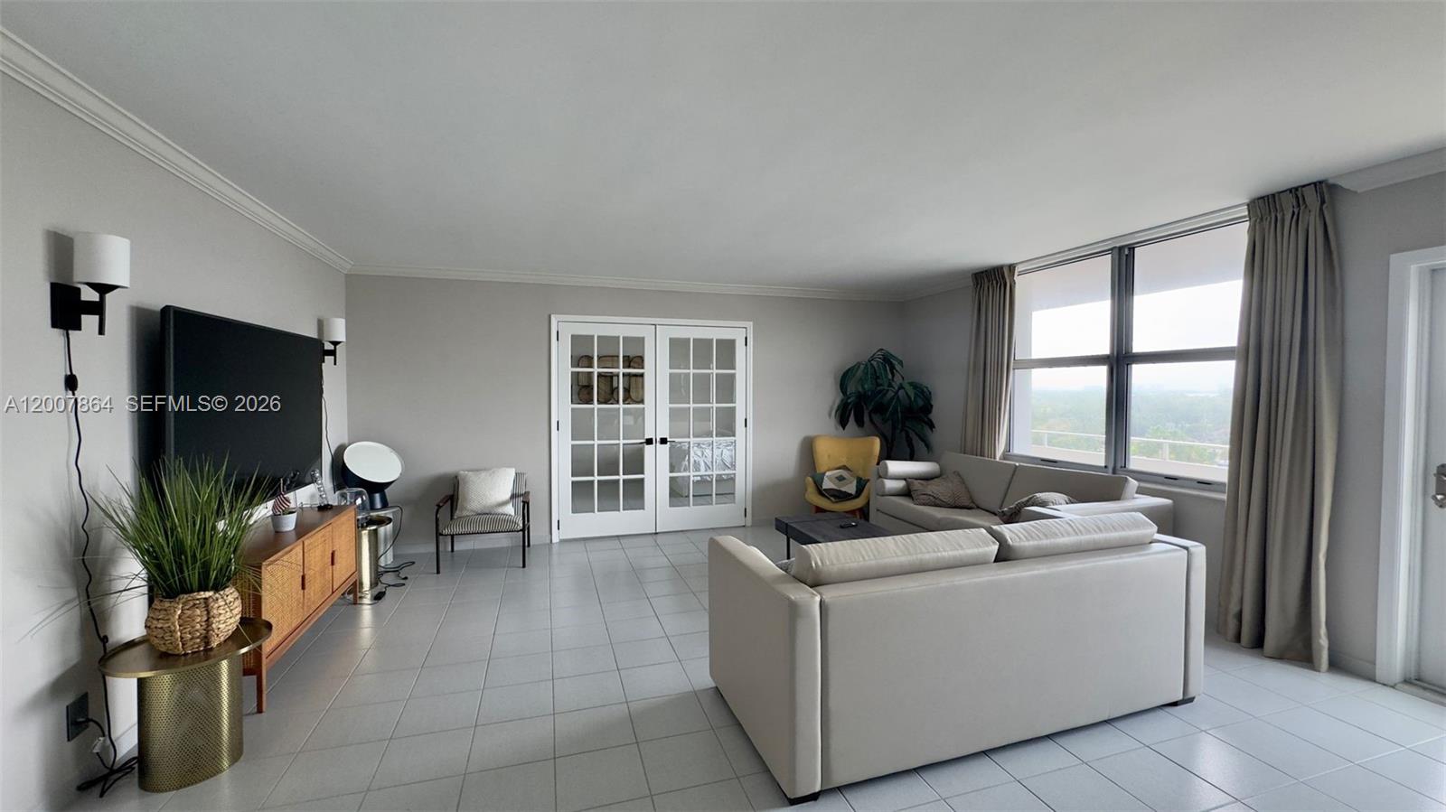9225 Collins Ave #812