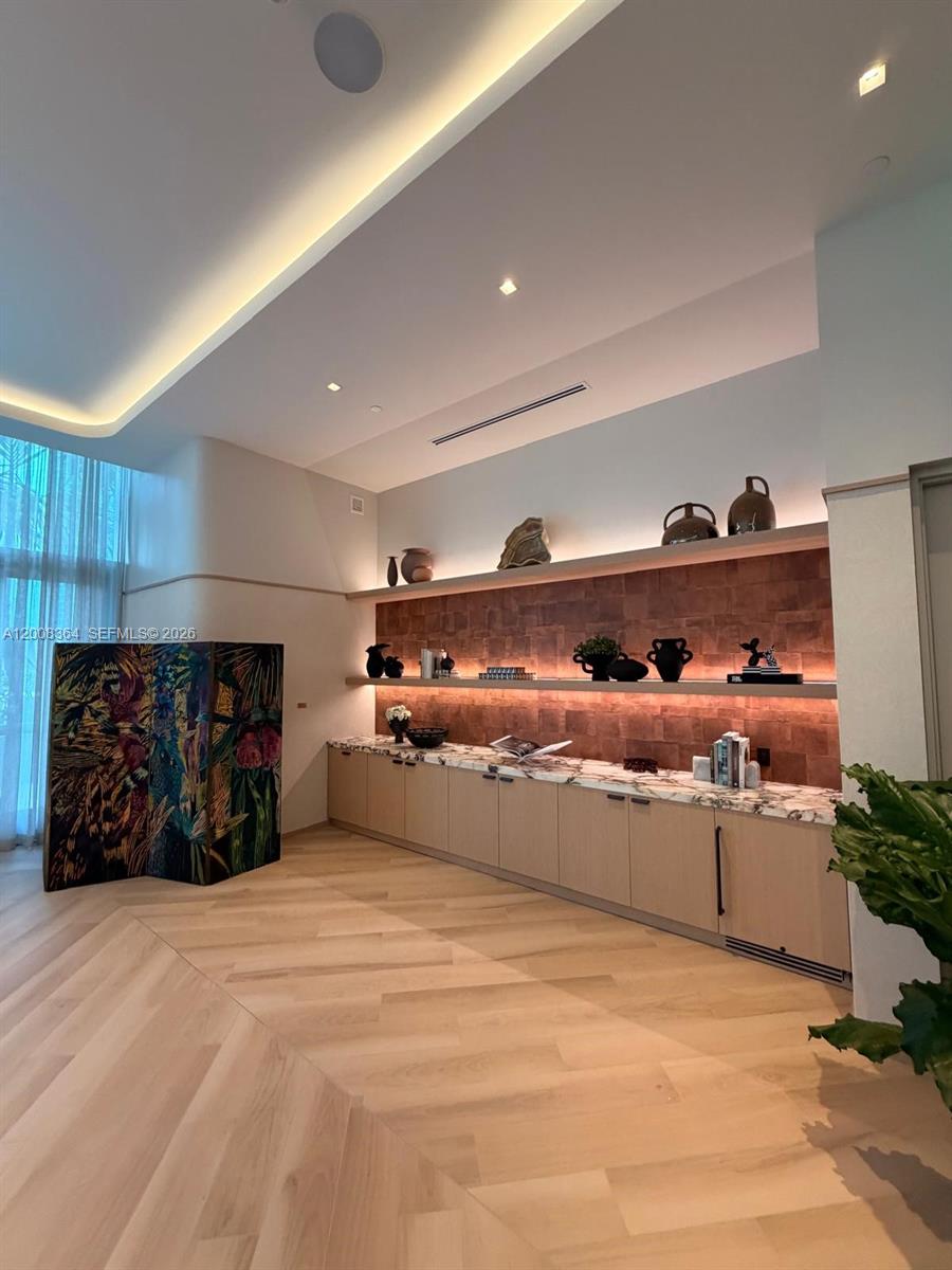 77 SE 5th #1906 Miami, FL 33131