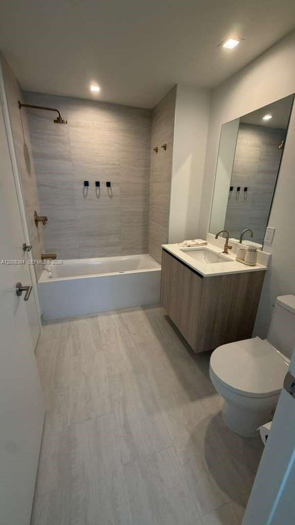 77 SE 5th #1906 Miami, FL 33131