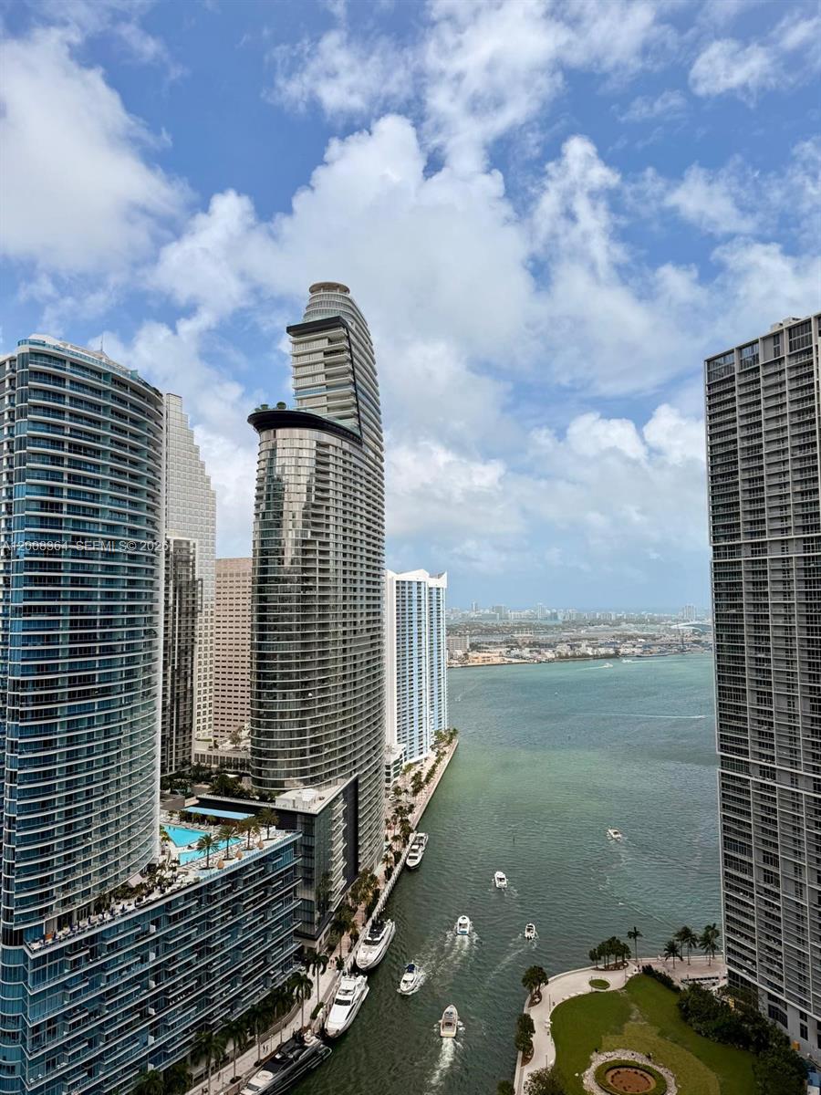 77 SE 5th #1906 Miami, FL 33131