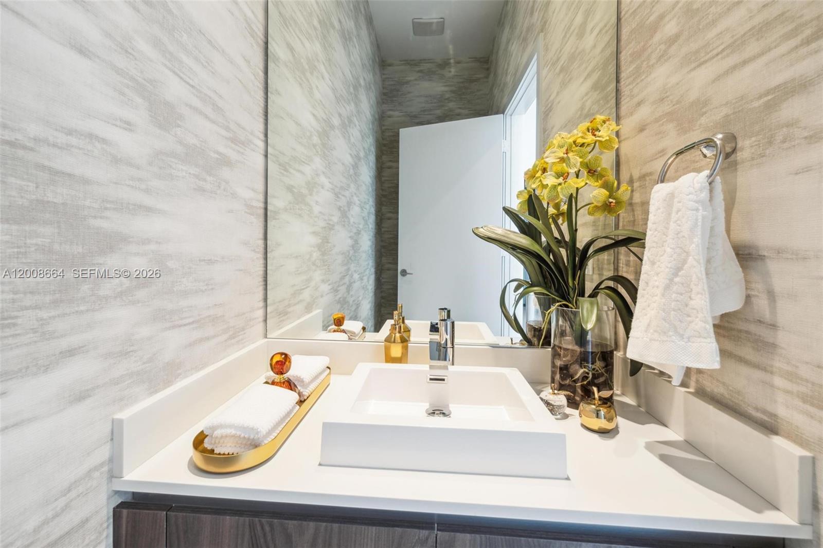 480 NE 31st St #PH5303 Miami, FL 33137