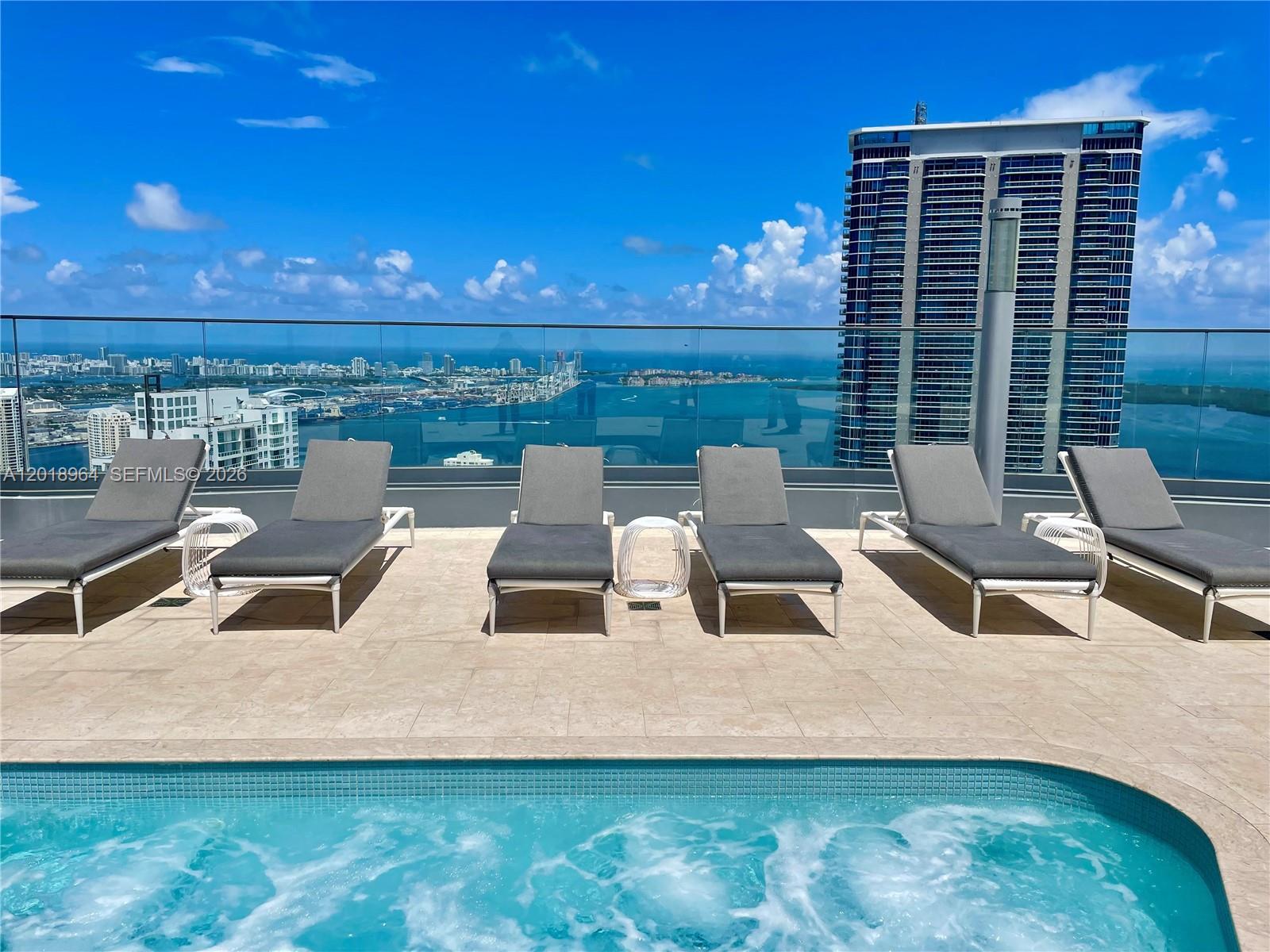 image Brickell Flatiron23