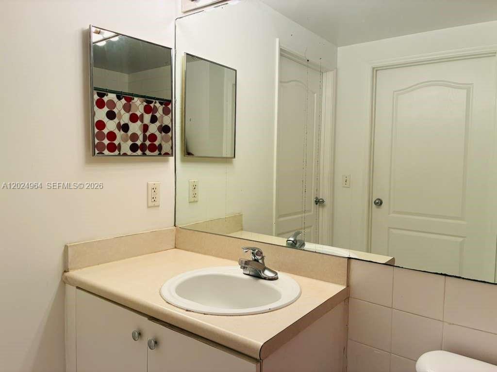 5085 NW 7th St #909 Miami, FL 33126