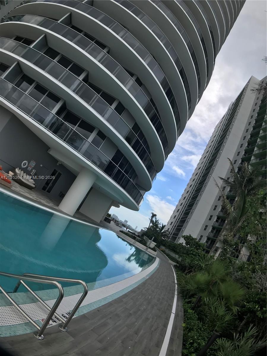 image Aria on the Bay37