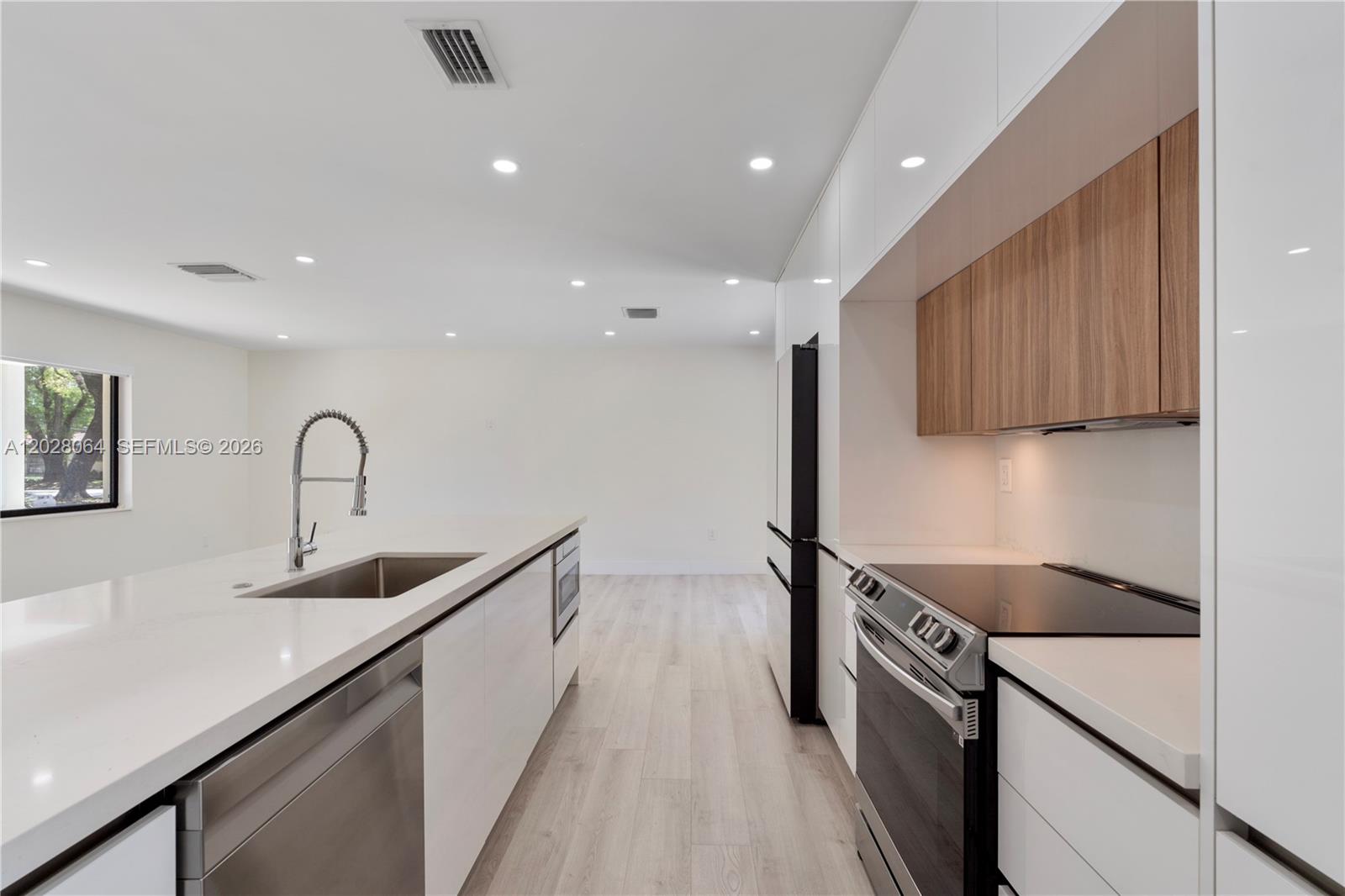 255 Grant Dr Coral Gables, FL 33133