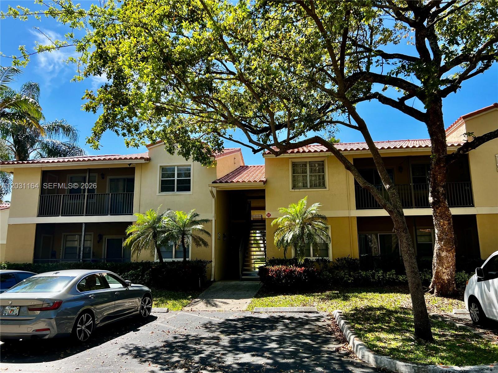1239 SW 46th #905