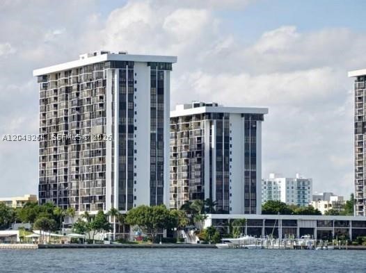 image Brickell Place II0