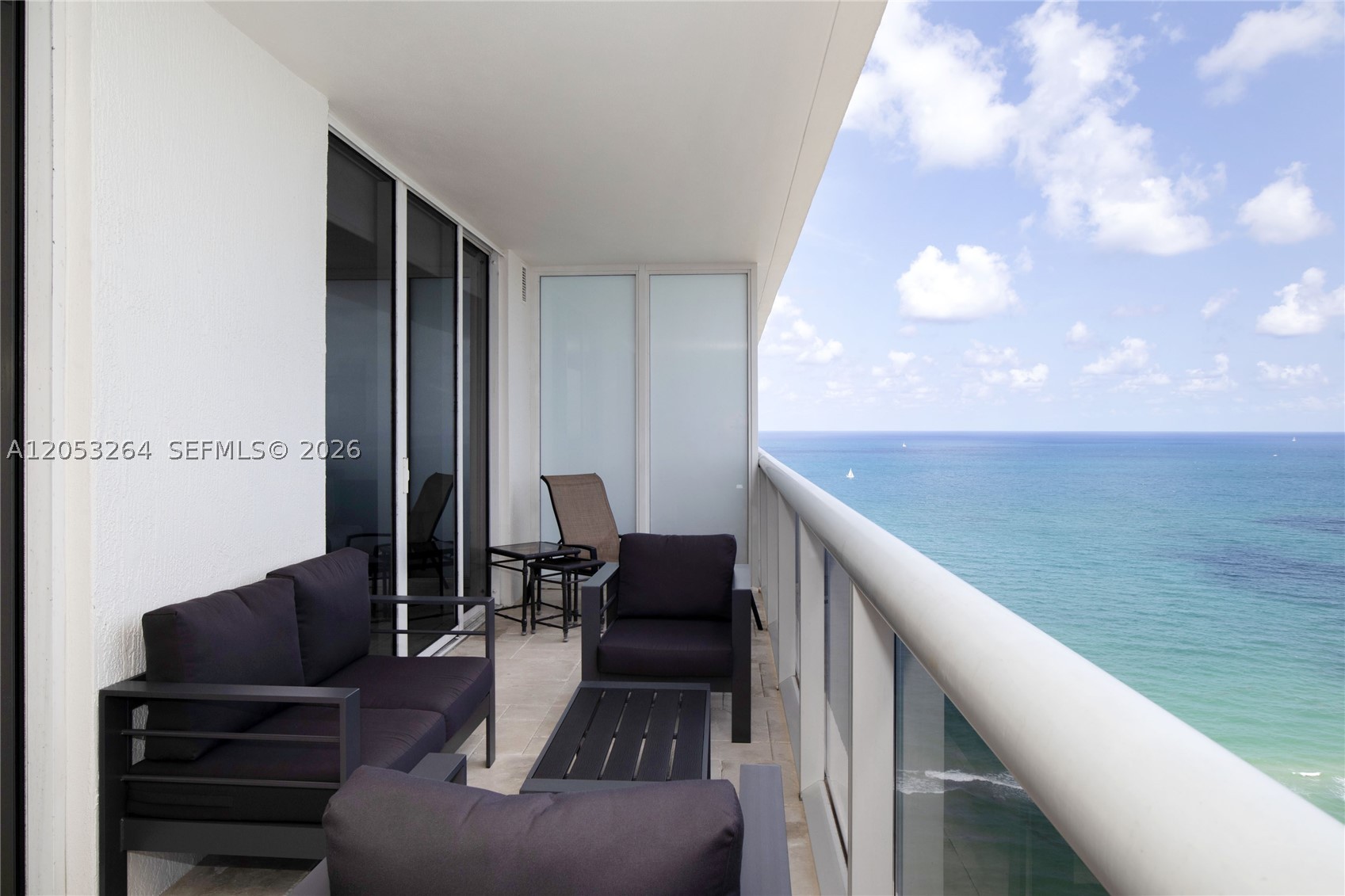 image Beach Club 220