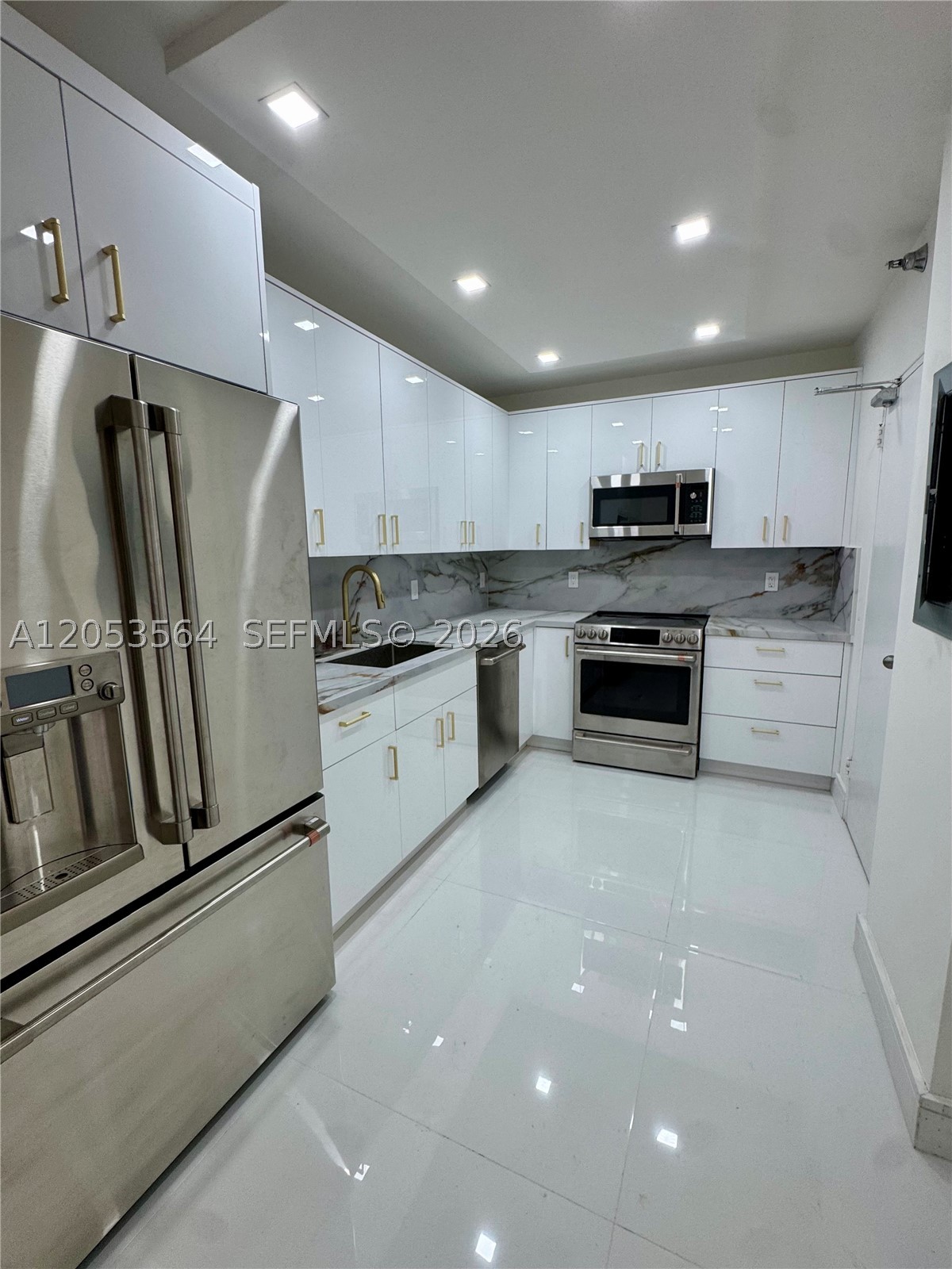 10185 Collins Ave #606