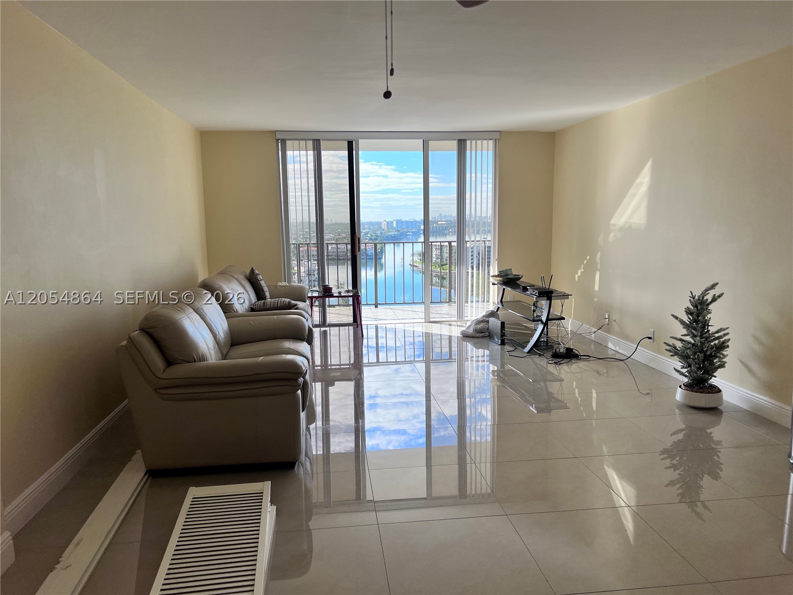 18151 NE 31st Ct #1505 Aventura, FL 33160