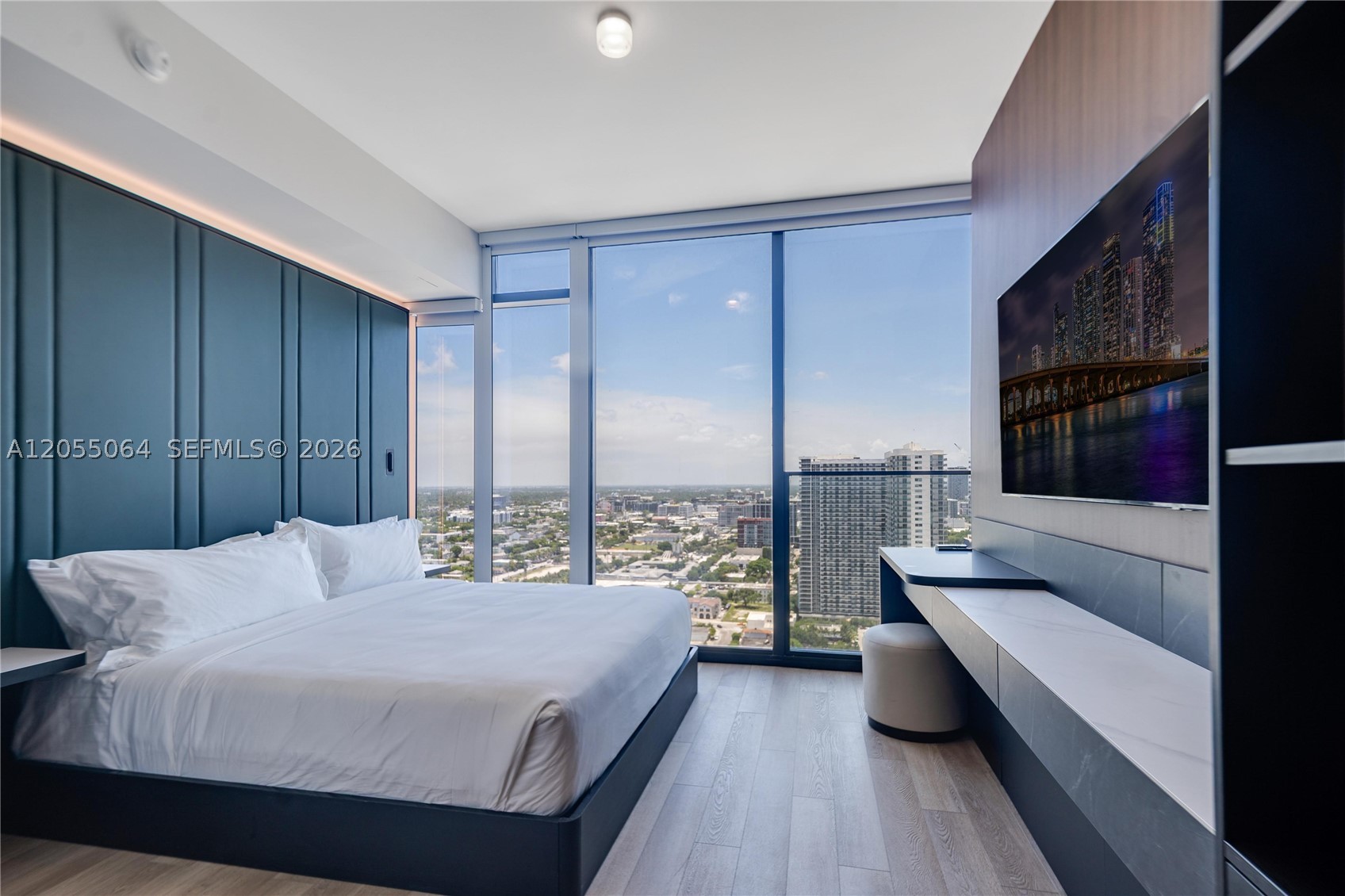 image E11EVEN Hotel & Residences6