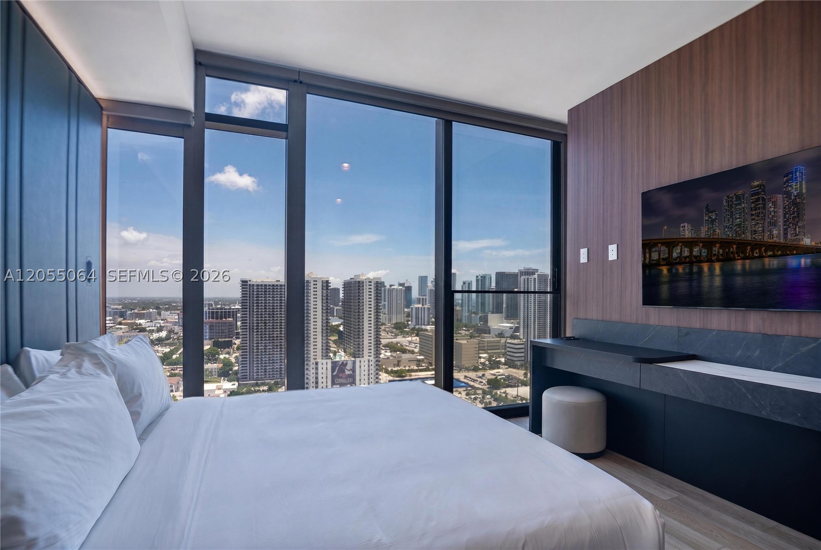 image E11EVEN Hotel & Residences7