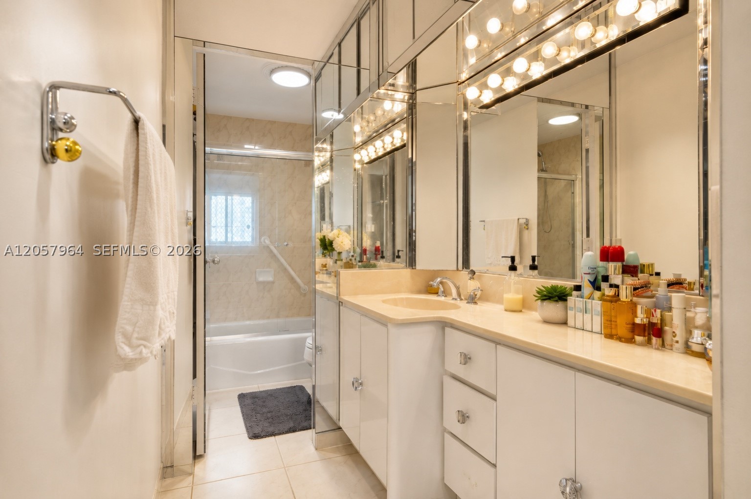 image Arlen House Condo13