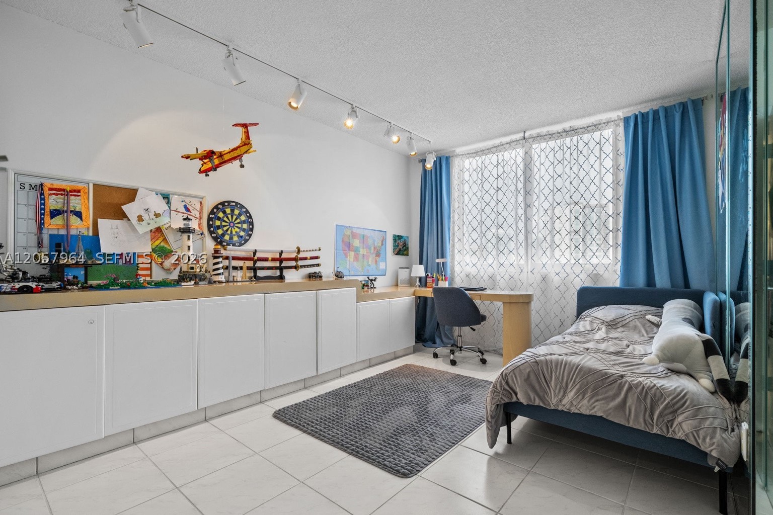 image Arlen House Condo14