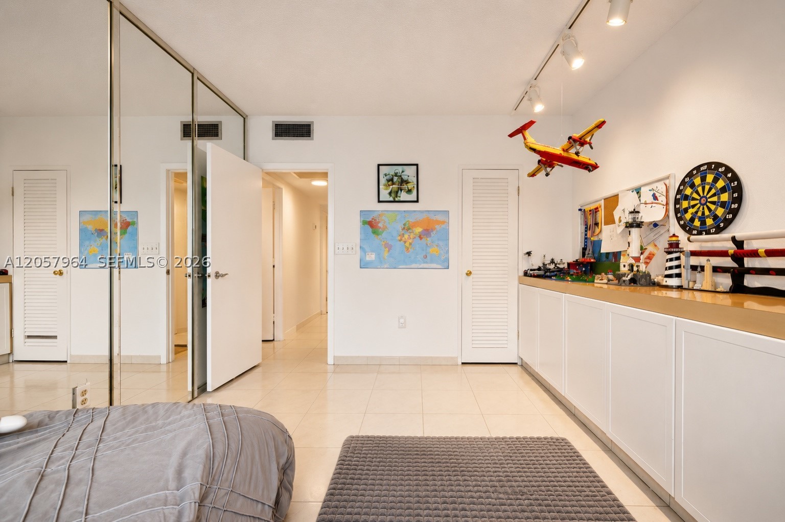 image Arlen House Condo16