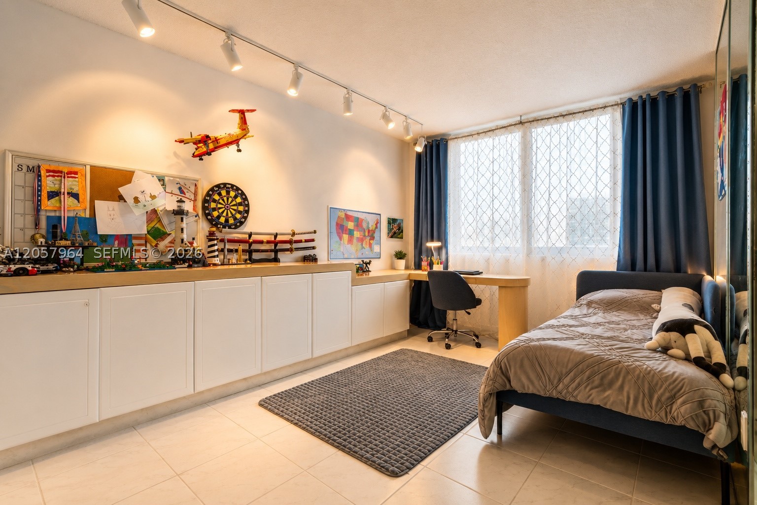 image Arlen House Condo17