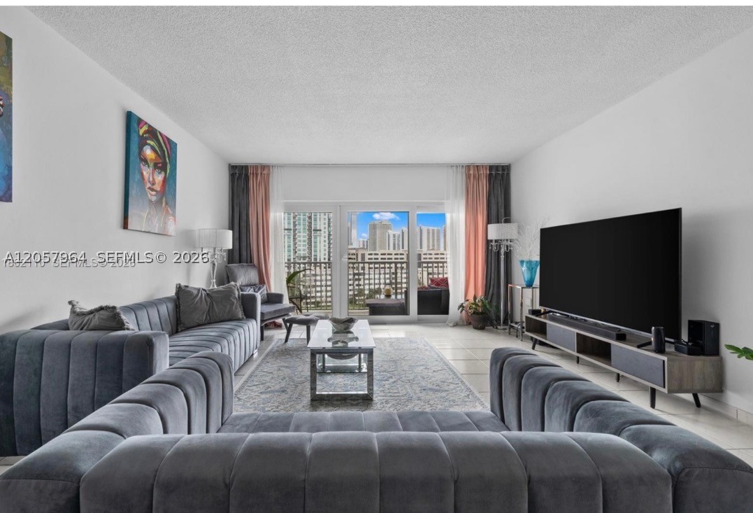 image Arlen House Condo4
