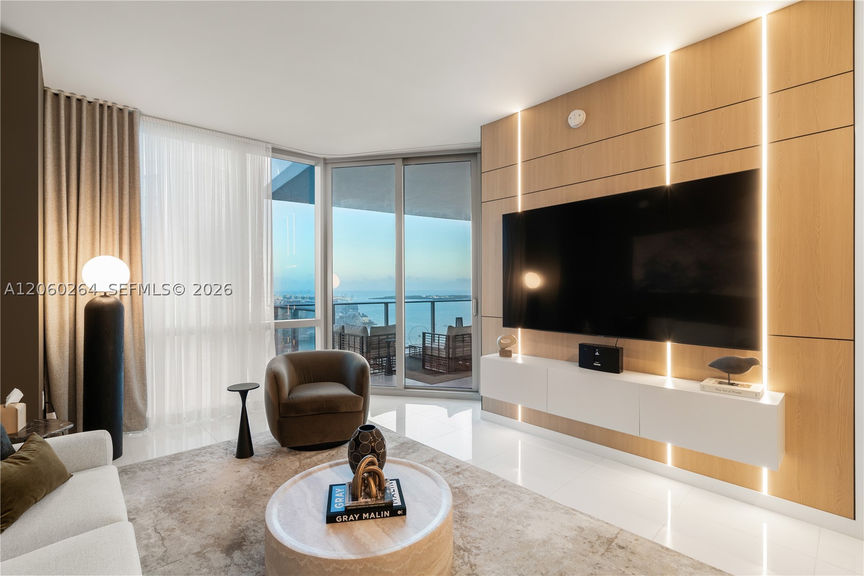 image Paramount Miami Worldcenter0