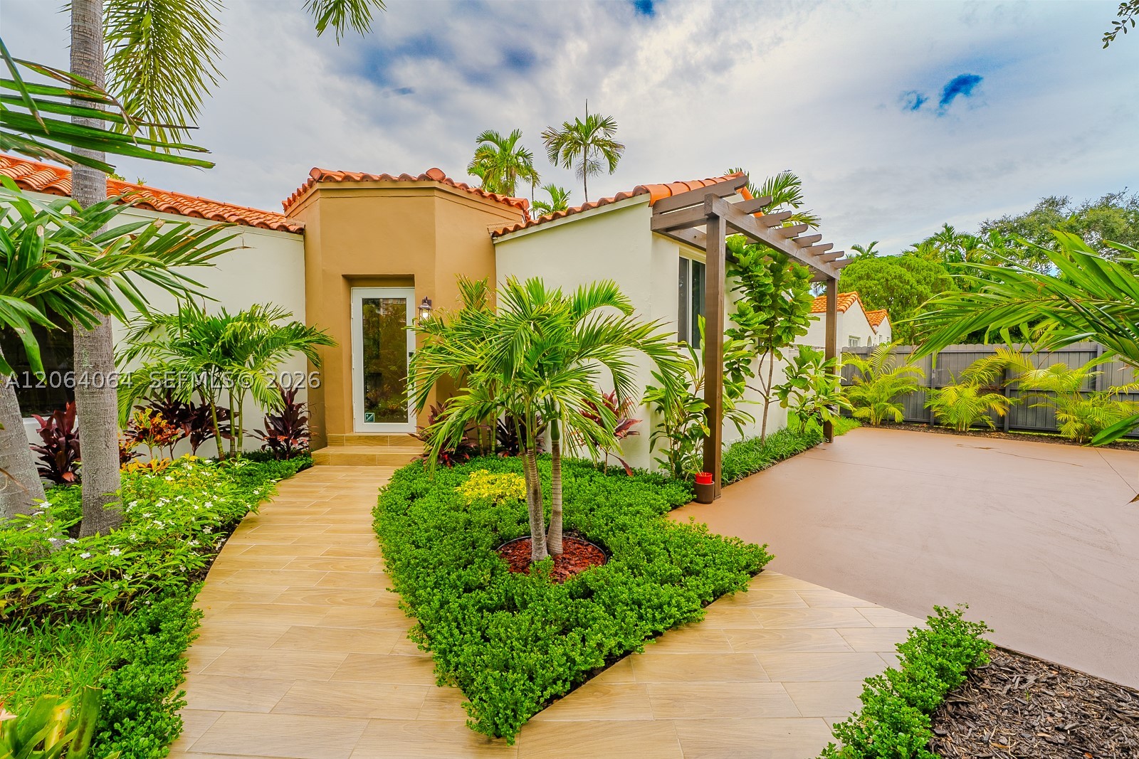 2483 SW 24th St Miami, FL 33145