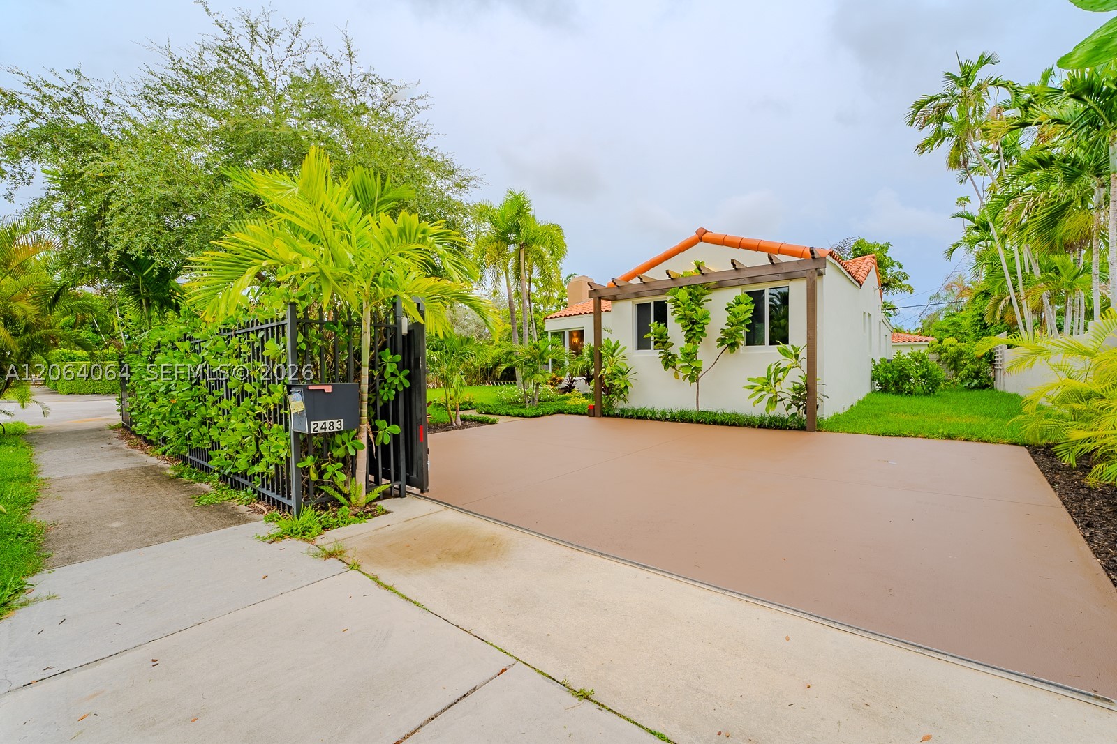 2483 SW 24th St Miami, FL 33145