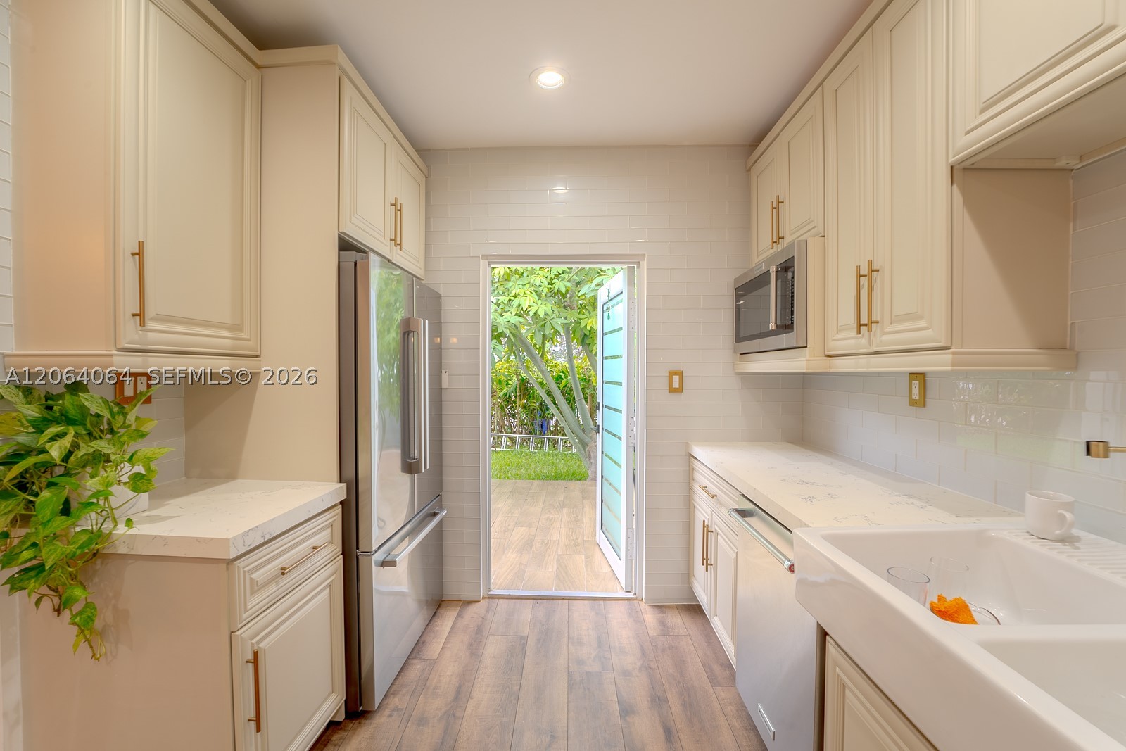 2483 SW 24th St Miami, FL 33145