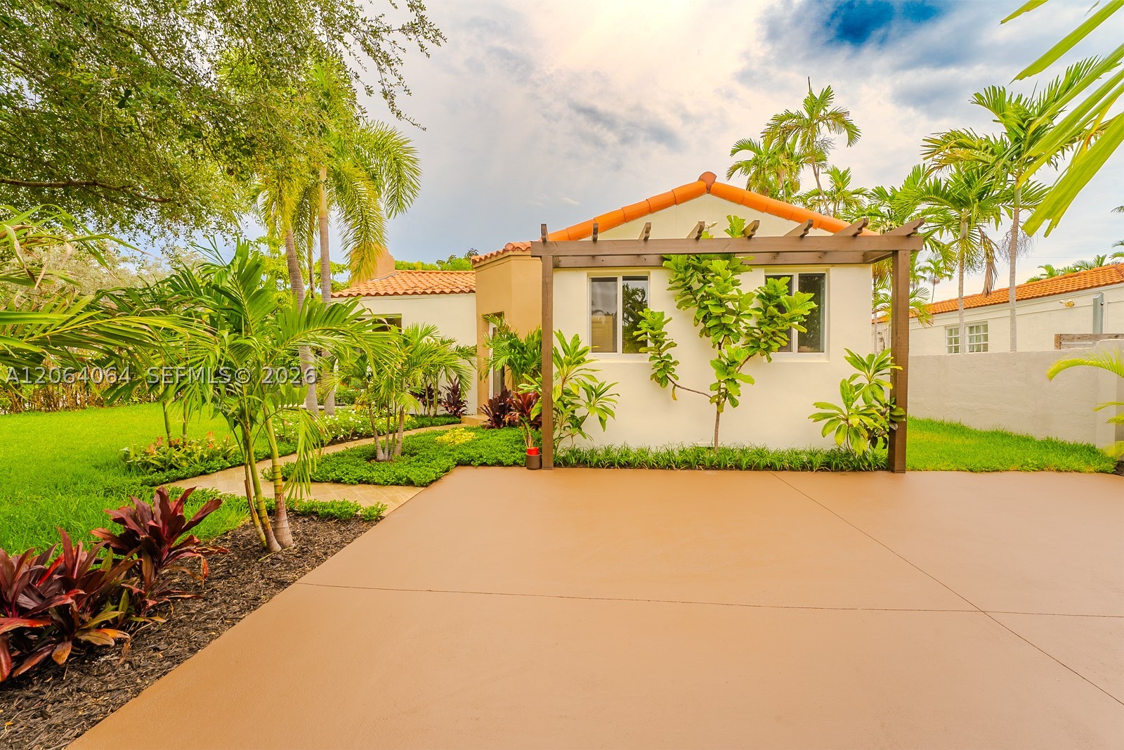 2483 SW 24th St Miami, FL 33145