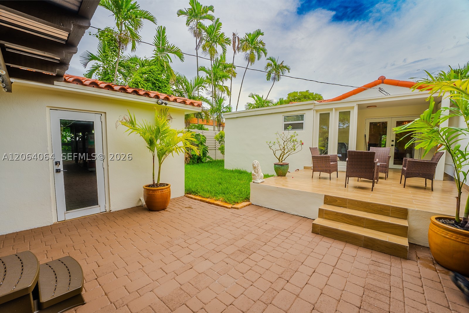 2483 SW 24th St Miami, FL 33145